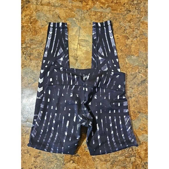 lululemon black and white legging size 8 (L28  ) - Picture 1 of 8